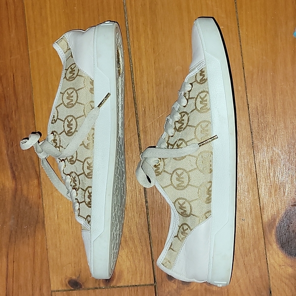 Michael Kors Shoes - 🔥TODAY ONLY🔥Michael Kors MK City Logo leather/canvas sneakers